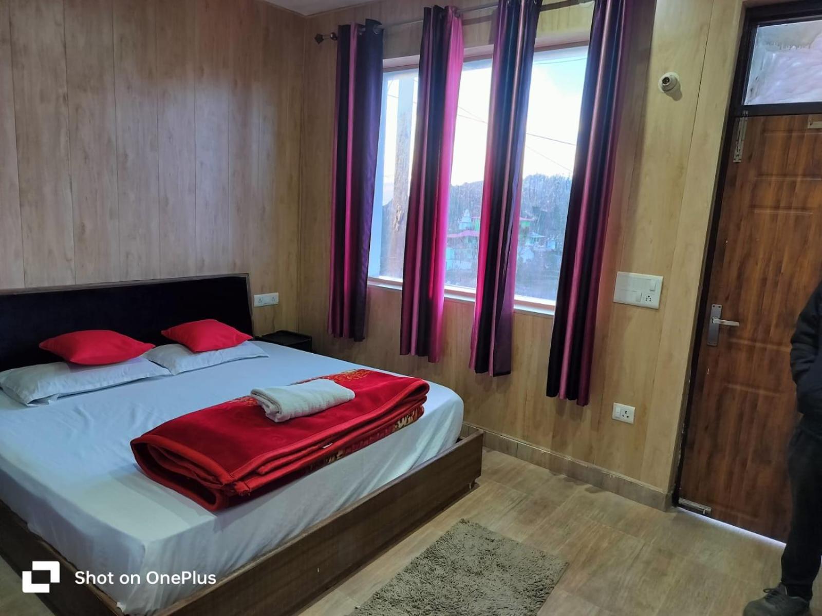 Silver Dew Resorts And Restaurant Дханолти Экстерьер фото